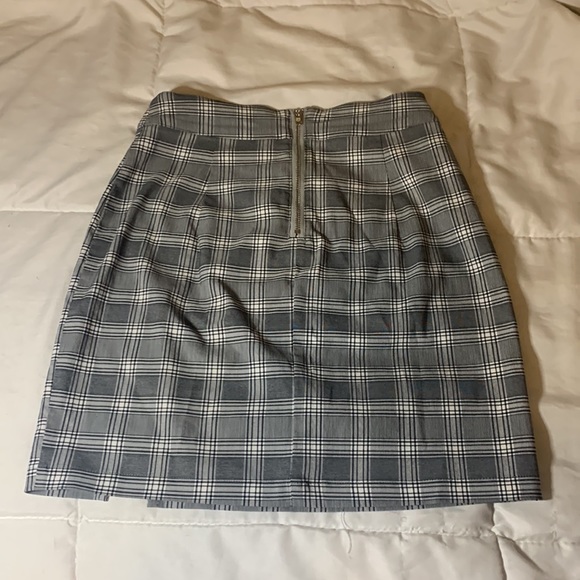 Plad skirt with small slit in side. Not worn/brand new but with no tag. Garage - Picture 3 of 3